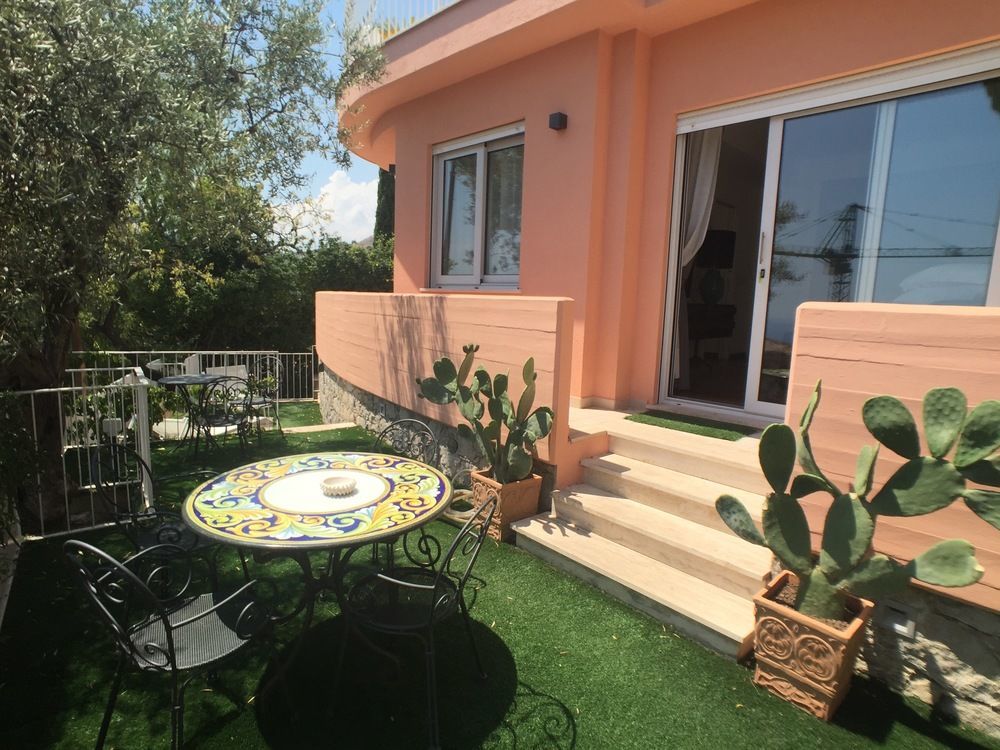 La Malandrina - Apartments & Suites Taormina Esterno foto